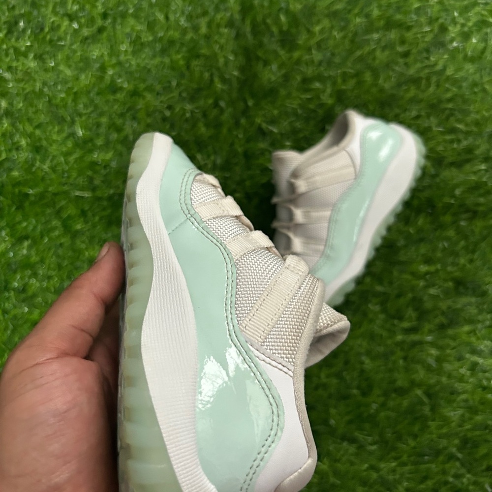 Youth AJ 11 Low ‘Igloo’ - Size 11C - Great Condition, Clean And Ready To Wear - Picture 6 of 9